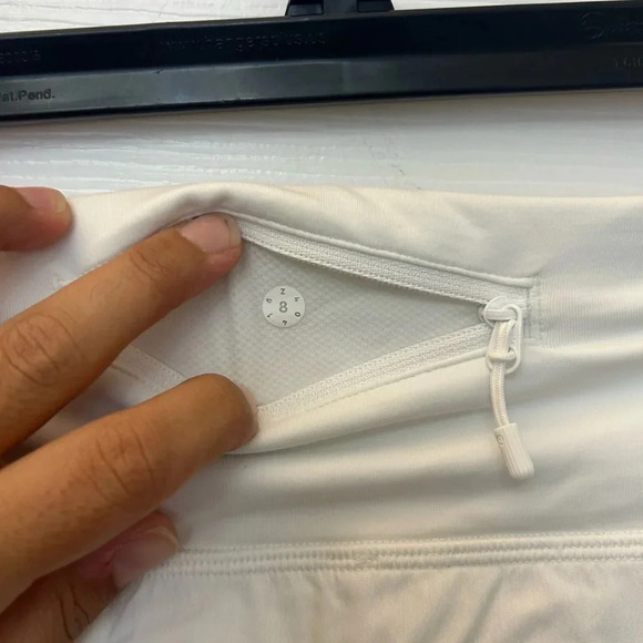 Lululemon run times short 2 way stretch sz 8 - Picture 4 of 4